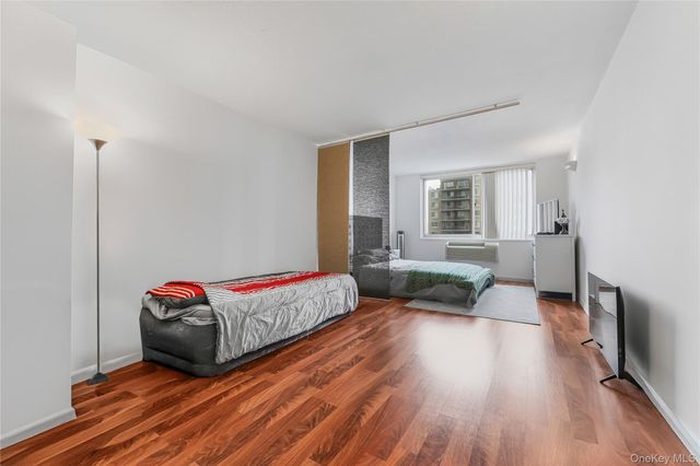 118-17 Union 15J, Forest Hills, NY 11375