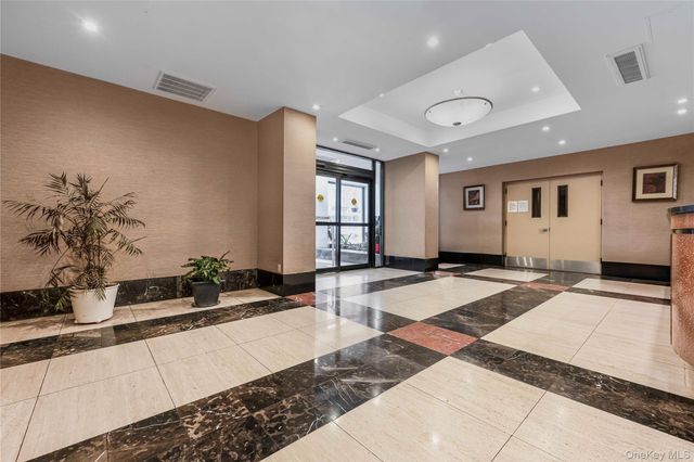 118-17 Union 15J, Forest Hills, NY 11375