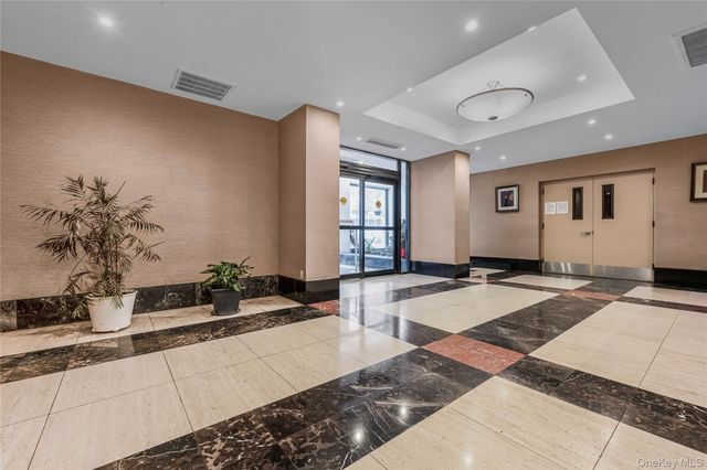 118-17 Union 15J, Forest Hills, NY 11375
