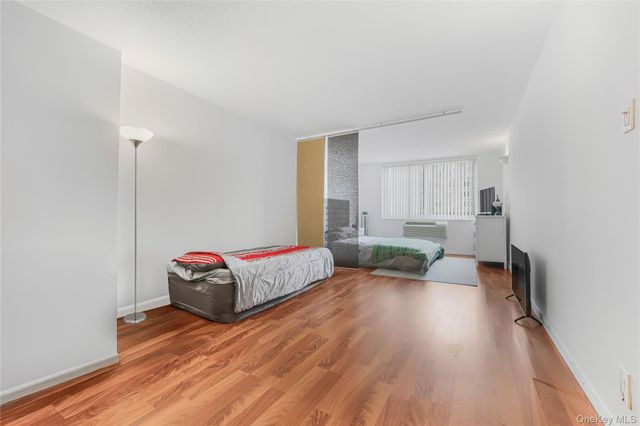 118-17 Union 15J, Forest Hills, NY 11375