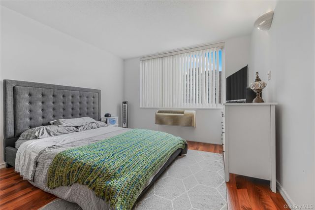 118-17 Union 15J, Forest Hills, NY 11375