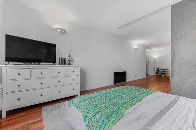 118-17 Union 15J, Forest Hills, NY 11375