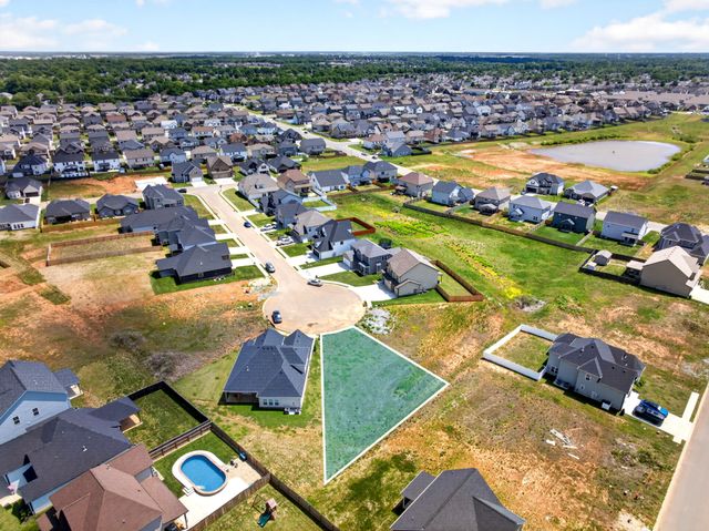 135 Sweet Clover Ct, Clarksville, TN 37040