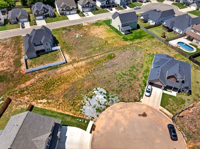135 Sweet Clover Ct, Clarksville, TN 37040