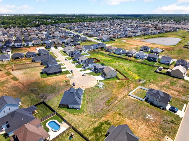 135 Sweet Clover Ct, Clarksville, TN 37040