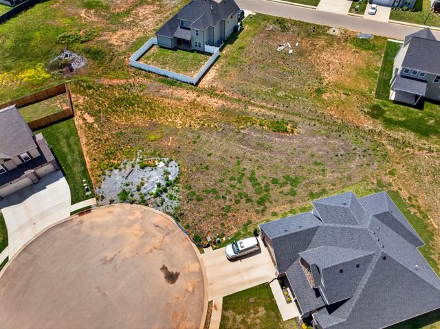 135 Sweet Clover Ct, Clarksville, TN 37040