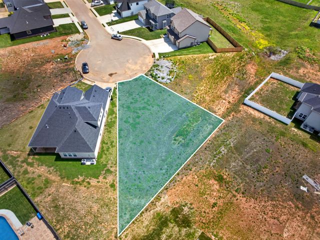 135 Sweet Clover Ct, Clarksville, TN 37040