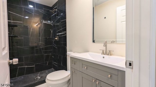 7 Maple St, Bloomfield Twp., NJ 07003