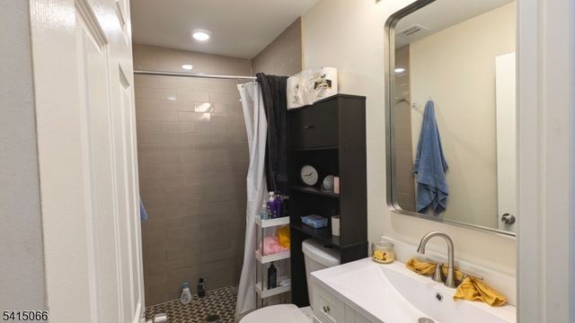 7 Maple St, Bloomfield Twp., NJ 07003