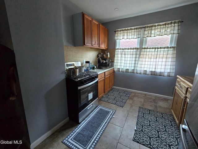 231 Division Street, Schenectady, NY 12304