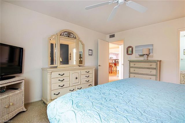 6725 Winkler RD # 203C, Fort Myers, FL 33919