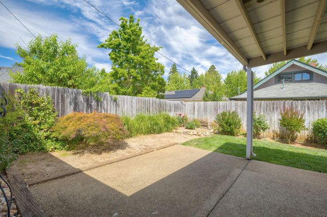 310 NW Manzanita Avenue, Grants Pass, OR 97526