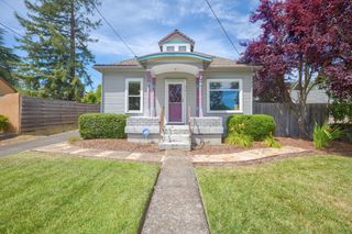 310 NW Manzanita Avenue, Grants Pass, OR 97526