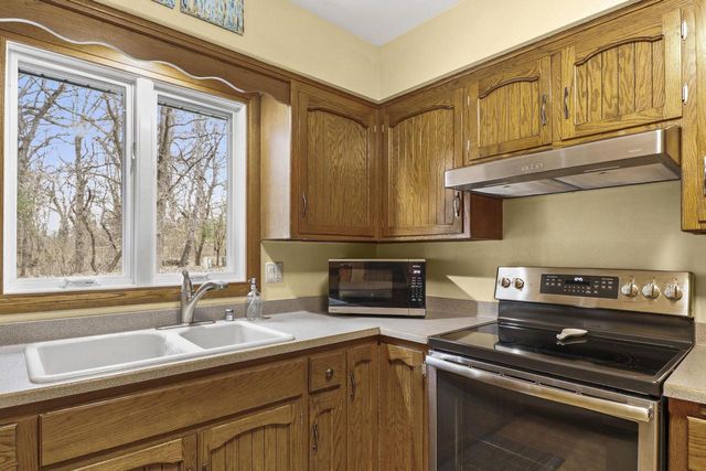 637 Cresthaven Drive, Cottage Grove, WI 53527