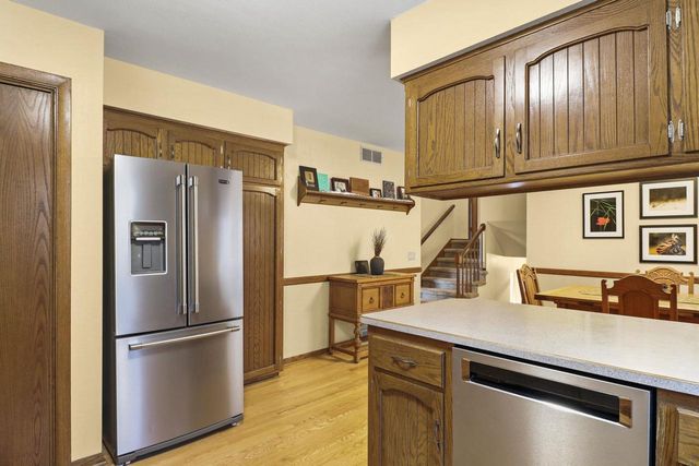 637 Cresthaven Drive, Cottage Grove, WI 53527