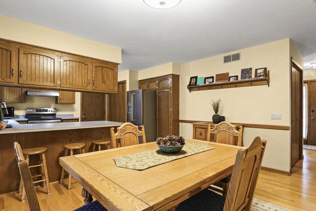 637 Cresthaven Drive, Cottage Grove, WI 53527