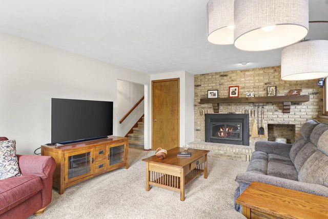 637 Cresthaven Drive, Cottage Grove, WI 53527