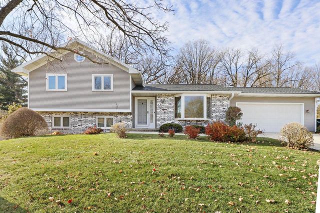 637 Cresthaven Drive, Cottage Grove, WI 53527