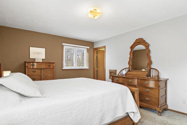 637 Cresthaven Drive, Cottage Grove, WI 53527