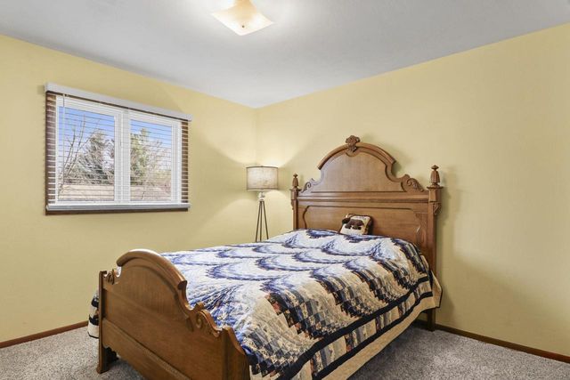 637 Cresthaven Drive, Cottage Grove, WI 53527