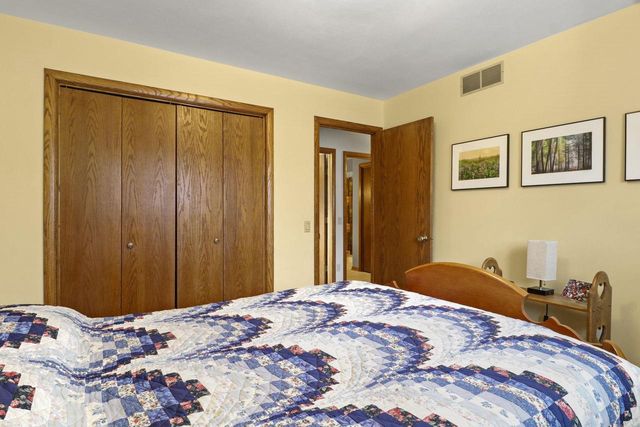 637 Cresthaven Drive, Cottage Grove, WI 53527