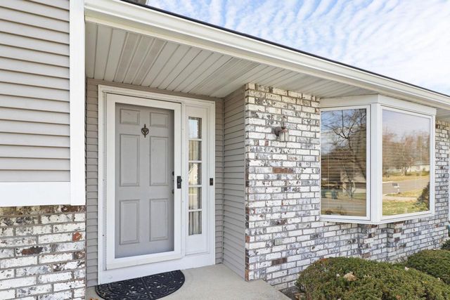 637 Cresthaven Drive, Cottage Grove, WI 53527