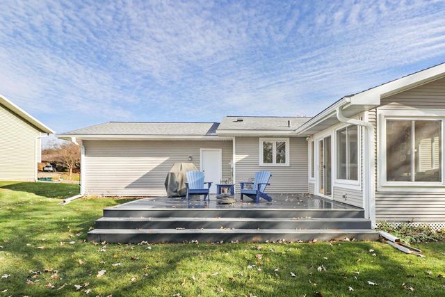 637 Cresthaven Drive, Cottage Grove, WI 53527