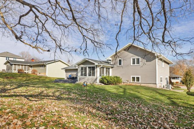 637 Cresthaven Drive, Cottage Grove, WI 53527