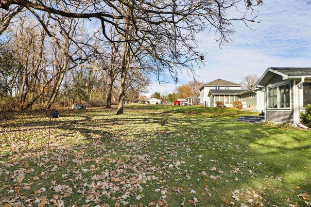 637 Cresthaven Drive, Cottage Grove, WI 53527