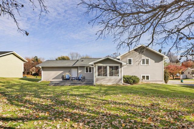 637 Cresthaven Drive, Cottage Grove, WI 53527