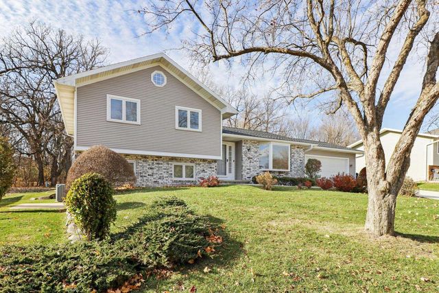 637 Cresthaven Drive, Cottage Grove, WI 53527