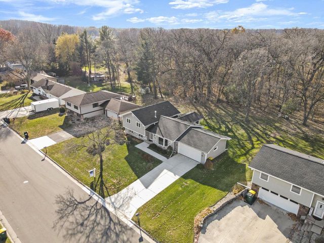 637 Cresthaven Drive, Cottage Grove, WI 53527