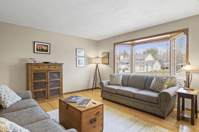 637 Cresthaven Drive, Cottage Grove, WI 53527