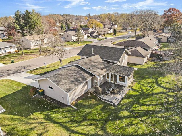 637 Cresthaven Drive, Cottage Grove, WI 53527