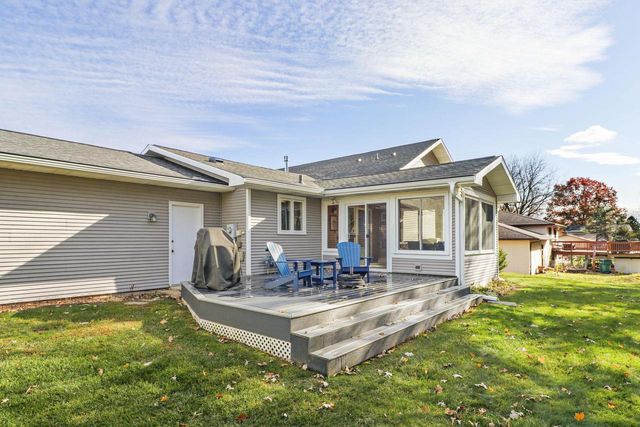 637 Cresthaven Drive, Cottage Grove, WI 53527