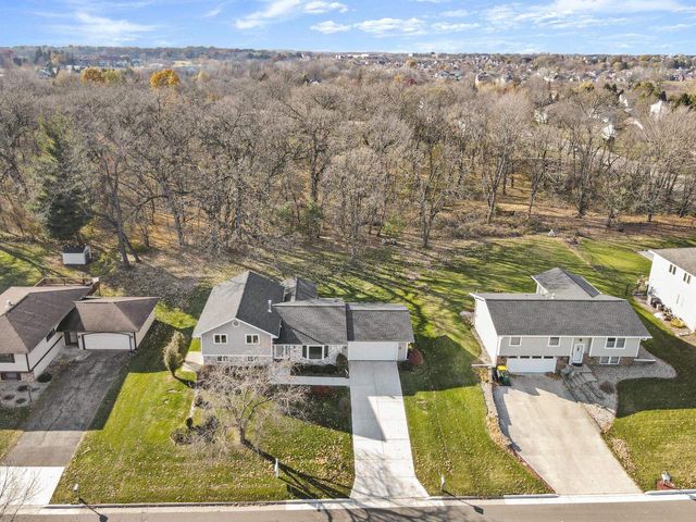 637 Cresthaven Drive, Cottage Grove, WI 53527