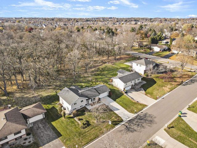 637 Cresthaven Drive, Cottage Grove, WI 53527