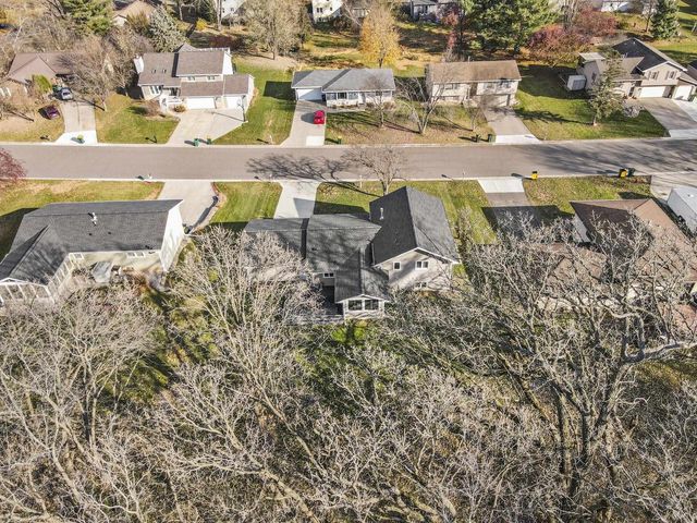 637 Cresthaven Drive, Cottage Grove, WI 53527