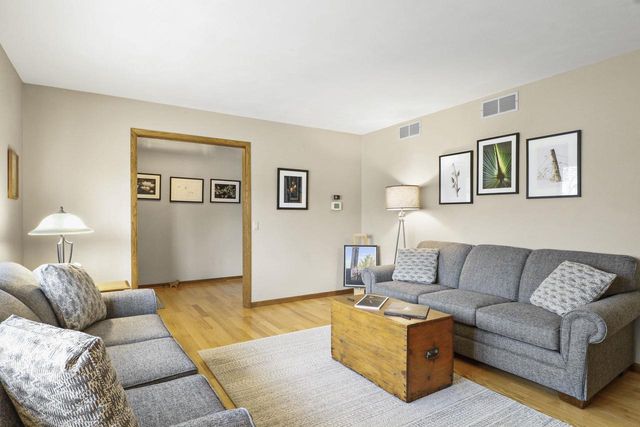 637 Cresthaven Drive, Cottage Grove, WI 53527