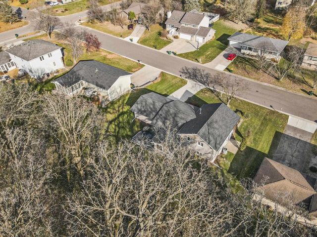 637 Cresthaven Drive, Cottage Grove, WI 53527