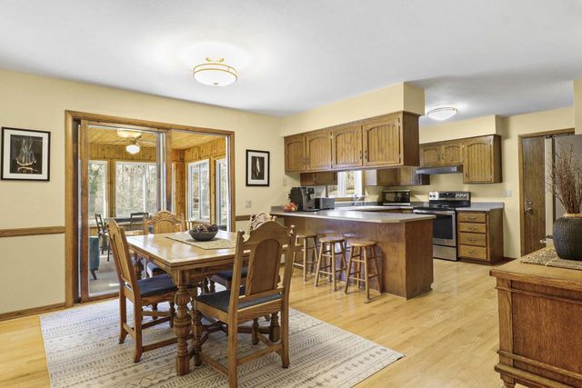 637 Cresthaven Drive, Cottage Grove, WI 53527