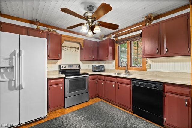 8567 Brentwood Drive, Olmsted Twp, OH 44138