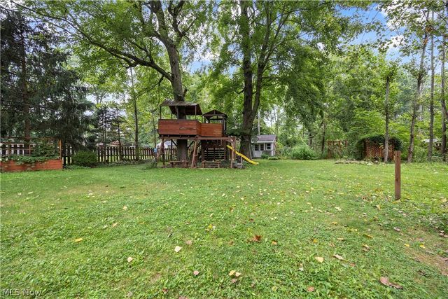 8567 Brentwood Drive, Olmsted Twp, OH 44138