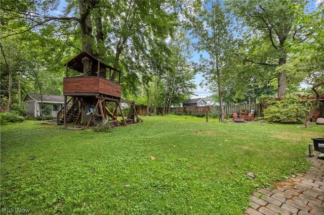 8567 Brentwood Drive, Olmsted Twp, OH 44138
