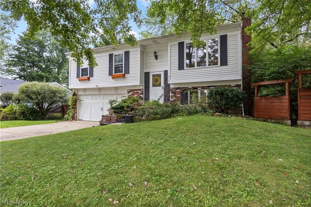 8567 Brentwood Drive, Olmsted Twp, OH 44138