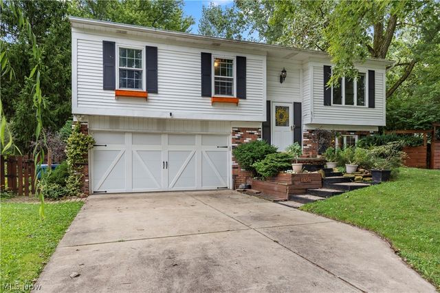 8567 Brentwood Drive, Olmsted Twp, OH 44138