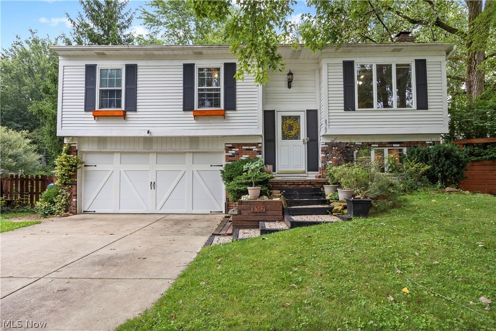 8567 Brentwood Drive, Olmsted Twp, OH 44138