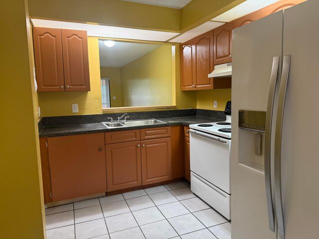 2541 NW 56th Avenue 1-19, Lauderhill, FL 33313