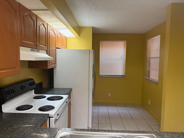 2541 NW 56th Avenue 1-19, Lauderhill, FL 33313