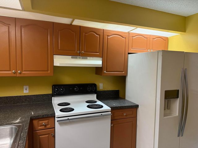 2541 NW 56th Avenue 1-19, Lauderhill, FL 33313